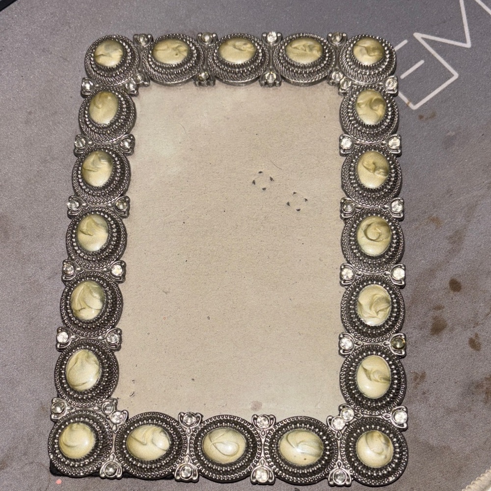 Vintage-Inspired Silver and Cream Picture Frame